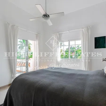 El Paraiso Deluxe Villa