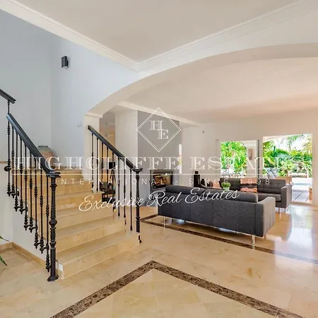 El Paraiso Deluxe Villa